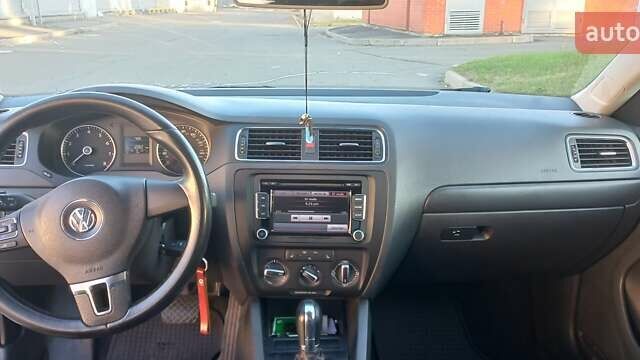 Белый Фольксваген Джетта, объемом двигателя 2.48 л и пробегом 241 тыс. км за 8900 $, фото 10 на Automoto.ua
