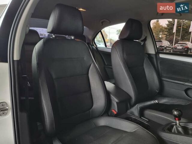 Білий Фольксваген Джетта, об'ємом двигуна 1.97 л та пробігом 180 тис. км за 9899 $, фото 51 на Automoto.ua