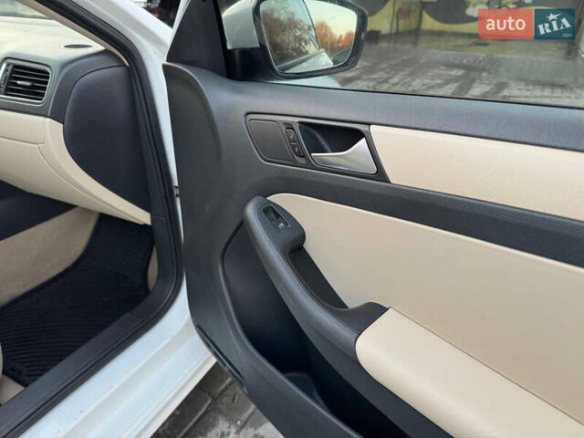 Фольксваген Джетта 2012 в Виннице на Automoto.ua Белый Фольксваген Джетта, объемом двигателя 2.48 л и пробегом 199 тыс. км за 8500 $, фото 42 на Automoto.ua