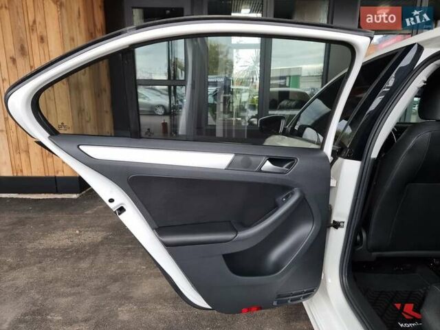 Білий Фольксваген Джетта, об'ємом двигуна 1.97 л та пробігом 180 тис. км за 9899 $, фото 53 на Automoto.ua