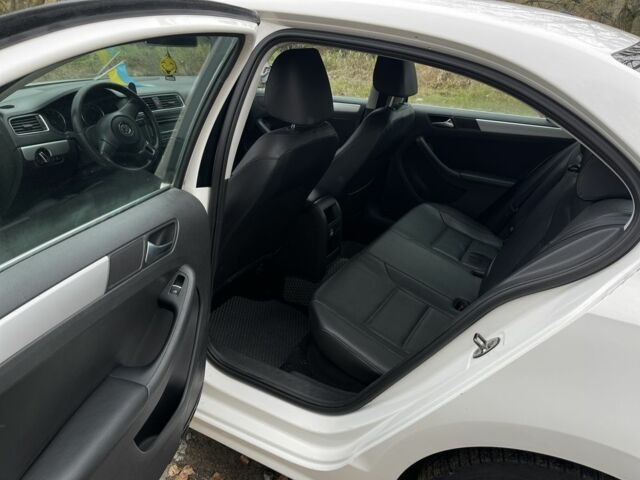 Белый Фольксваген Джетта, объемом двигателя 2.5 л и пробегом 284 тыс. км за 8000 $, фото 8 на Automoto.ua