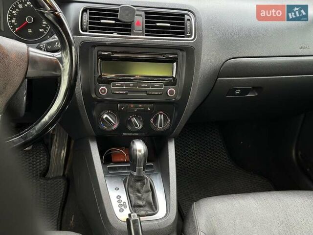 Белый Фольксваген Джетта, объемом двигателя 2.5 л и пробегом 265 тыс. км за 8590 $, фото 17 на Automoto.ua