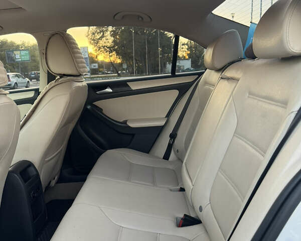 Білий Фольксваген Джетта, об'ємом двигуна 2.5 л та пробігом 278 тис. км за 9300 $, фото 7 на Automoto.ua