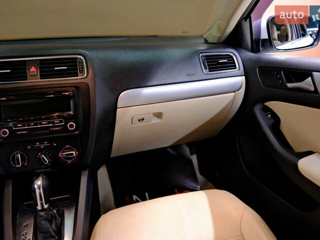 Білий Фольксваген Джетта, об'ємом двигуна 2.5 л та пробігом 168 тис. км за 8900 $, фото 42 на Automoto.ua