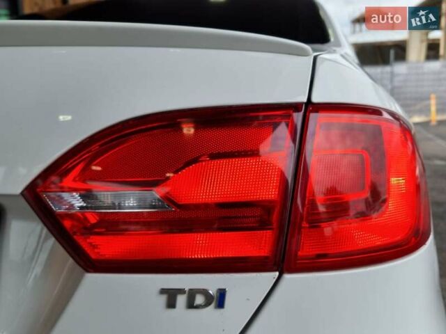 Білий Фольксваген Джетта, об'ємом двигуна 1.97 л та пробігом 180 тис. км за 9899 $, фото 9 на Automoto.ua