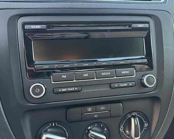 Фольксваген Джетта 2012 в Виннице на Automoto.ua Белый Фольксваген Джетта, объемом двигателя 2.48 л и пробегом 199 тыс. км за 8500 $, фото 31 на Automoto.ua