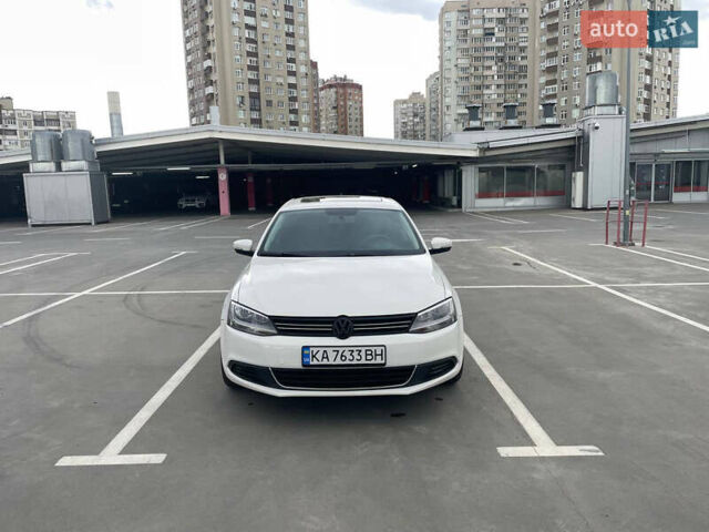 Белый Фольксваген Джетта, объемом двигателя 2.5 л и пробегом 210 тыс. км за 10500 $, фото 2 на Automoto.ua