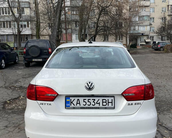 Білий Фольксваген Джетта, об'ємом двигуна 2.47 л та пробігом 234 тис. км за 9400 $, фото 4 на Automoto.ua