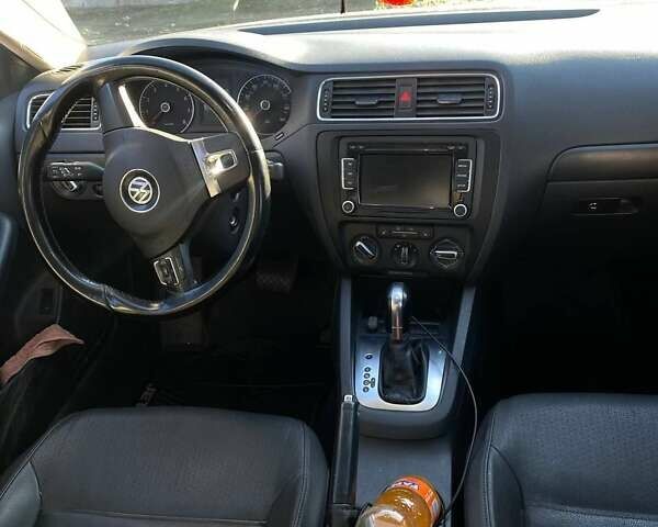 Білий Фольксваген Джетта, об'ємом двигуна 2.48 л та пробігом 131 тис. км за 9000 $, фото 6 на Automoto.ua