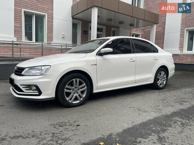 Білий Фольксваген Джетта, об'ємом двигуна 2.5 л та пробігом 257 тис. км за 8700 $, фото 3 на Automoto.ua