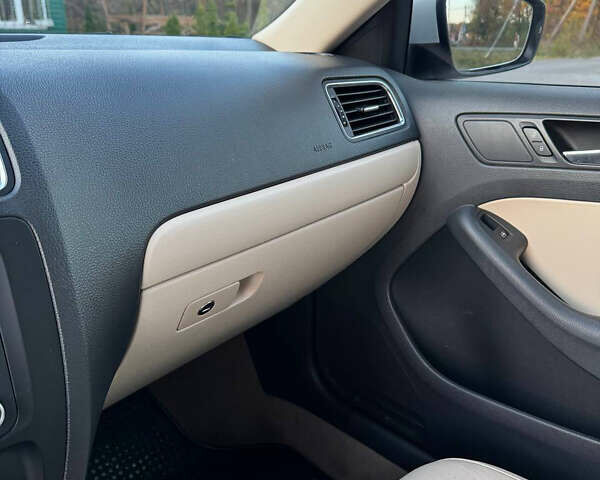 Фольксваген Джетта 2012 в Виннице на Automoto.ua Белый Фольксваген Джетта, объемом двигателя 2.48 л и пробегом 199 тыс. км за 8500 $, фото 33 на Automoto.ua