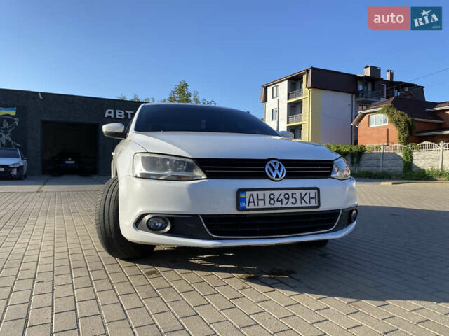 Белый Фольксваген Джетта, объемом двигателя 2.5 л и пробегом 260 тыс. км за 8400 $, фото 1 на Automoto.ua