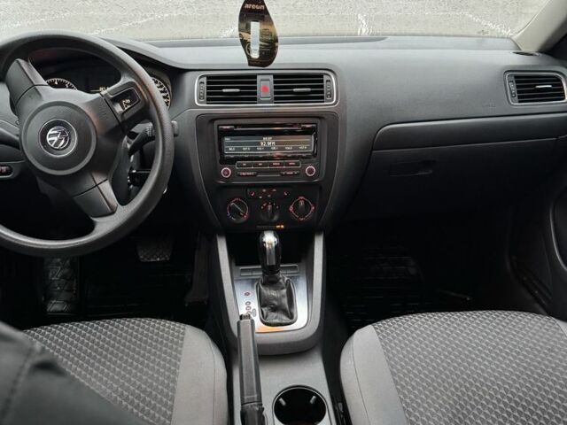 Білий Фольксваген Джетта, об'ємом двигуна 2 л та пробігом 207 тис. км за 7500 $, фото 3 на Automoto.ua