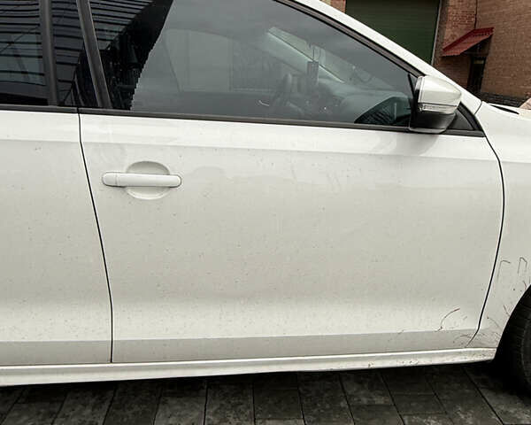 Белый Фольксваген Джетта, объемом двигателя 2.48 л и пробегом 209 тыс. км за 8300 $, фото 26 на Automoto.ua