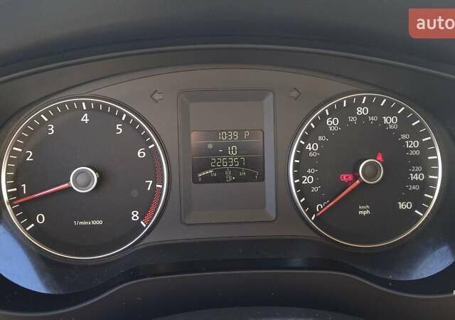 Белый Фольксваген Джетта, объемом двигателя 2.48 л и пробегом 226 тыс. км за 8900 $, фото 8 на Automoto.ua