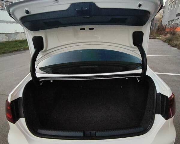 Білий Фольксваген Джетта, об'ємом двигуна 2 л та пробігом 280 тис. км за 8999 $, фото 9 на Automoto.ua