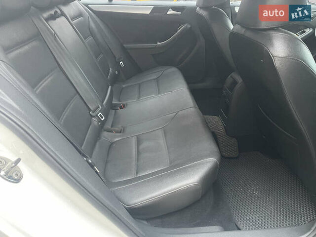 Білий Фольксваген Джетта, об'ємом двигуна 2.5 л та пробігом 257 тис. км за 8700 $, фото 12 на Automoto.ua