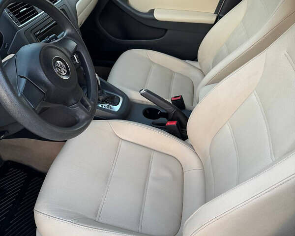 Фольксваген Джетта 2012 в Виннице на Automoto.ua Белый Фольксваген Джетта, объемом двигателя 2.48 л и пробегом 199 тыс. км за 8500 $, фото 25 на Automoto.ua