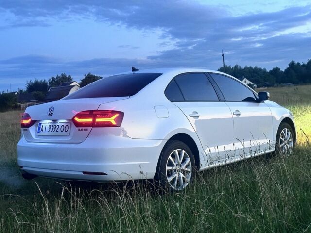 Белый Фольксваген Джетта, объемом двигателя 2.5 л и пробегом 205 тыс. км за 10500 $, фото 6 на Automoto.ua