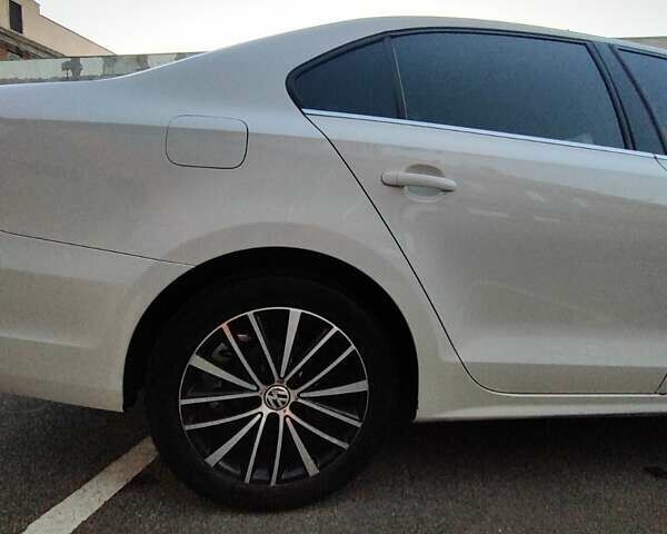 Білий Фольксваген Джетта, об'ємом двигуна 2 л та пробігом 280 тис. км за 8999 $, фото 4 на Automoto.ua