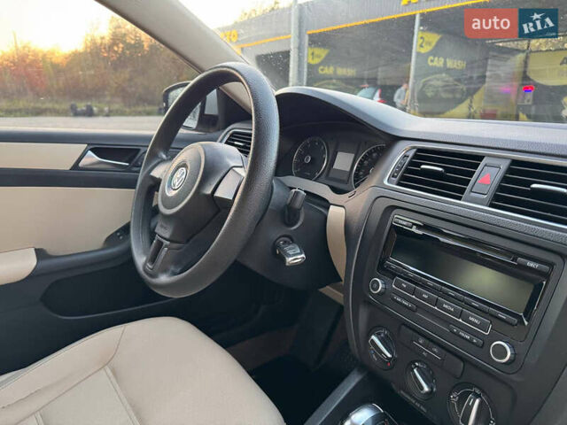 Фольксваген Джетта 2012 в Виннице на Automoto.ua Белый Фольксваген Джетта, объемом двигателя 2.48 л и пробегом 199 тыс. км за 8500 $, фото 27 на Automoto.ua