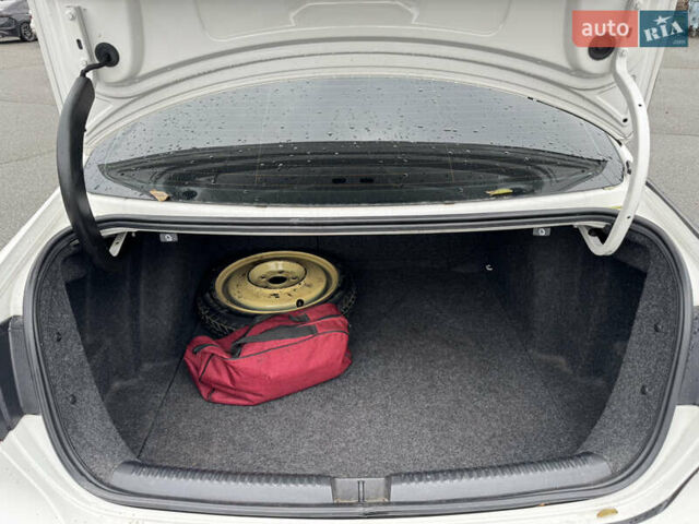 Белый Фольксваген Джетта, объемом двигателя 2.48 л и пробегом 277 тыс. км за 9000 $, фото 10 на Automoto.ua