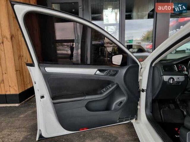 Білий Фольксваген Джетта, об'ємом двигуна 1.97 л та пробігом 180 тис. км за 9899 $, фото 35 на Automoto.ua