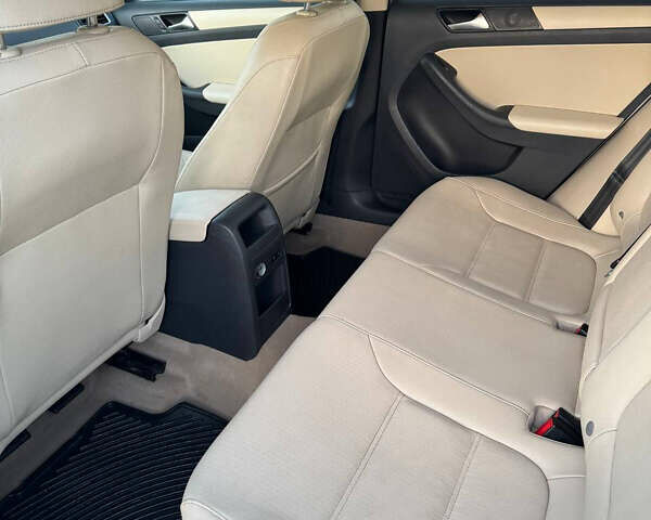 Фольксваген Джетта 2012 в Виннице на Automoto.ua Белый Фольксваген Джетта, объемом двигателя 2.48 л и пробегом 199 тыс. км за 8500 $, фото 36 на Automoto.ua