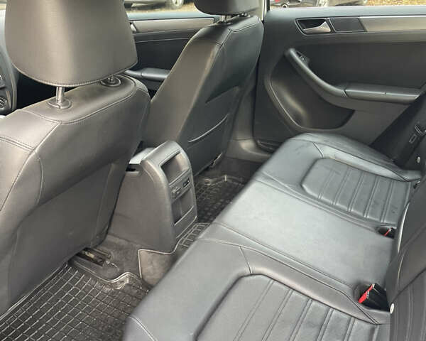 Білий Фольксваген Джетта, об'ємом двигуна 2.47 л та пробігом 234 тис. км за 9400 $, фото 11 на Automoto.ua