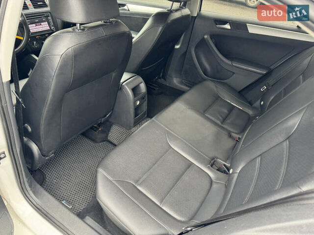 Белый Фольксваген Джетта, объемом двигателя 2.48 л и пробегом 277 тыс. км за 9000 $, фото 11 на Automoto.ua