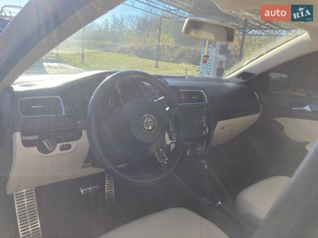 Білий Фольксваген Джетта, об'ємом двигуна 1.97 л та пробігом 275 тис. км за 10000 $, фото 4 на Automoto.ua