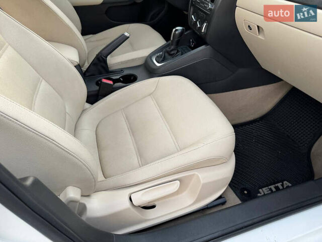 Фольксваген Джетта 2012 в Виннице на Automoto.ua Белый Фольксваген Джетта, объемом двигателя 2.48 л и пробегом 199 тыс. км за 8500 $, фото 43 на Automoto.ua