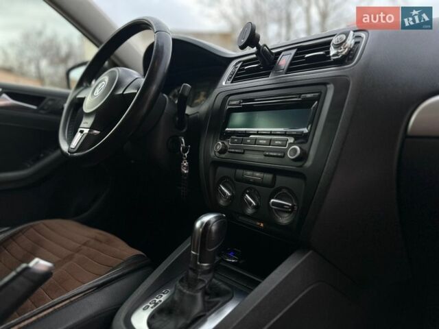 Белый Фольксваген Джетта, объемом двигателя 2.5 л и пробегом 230 тыс. км за 9100 $, фото 30 на Automoto.ua