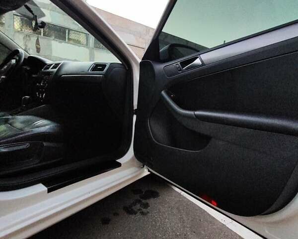 Білий Фольксваген Джетта, об'ємом двигуна 2 л та пробігом 280 тис. км за 8999 $, фото 19 на Automoto.ua