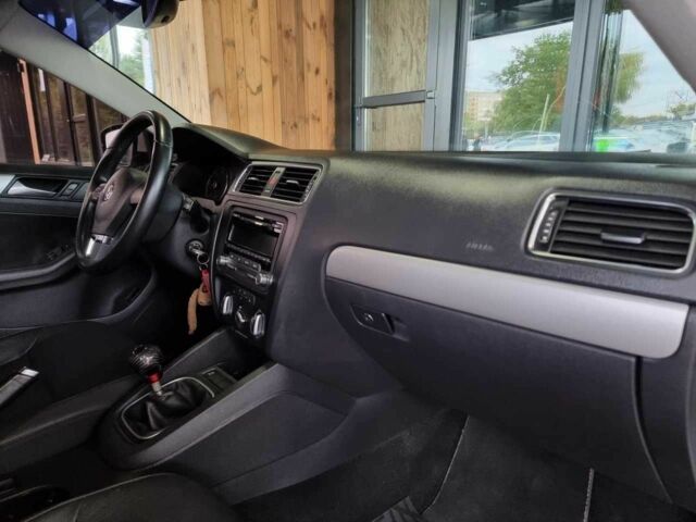 Білий Фольксваген Джетта, об'ємом двигуна 1.97 л та пробігом 180 тис. км за 10399 $, фото 16 на Automoto.ua