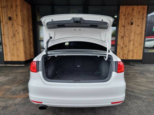 Білий Фольксваген Джетта, об'ємом двигуна 1.97 л та пробігом 180 тис. км за 10399 $, фото 5 на Automoto.ua