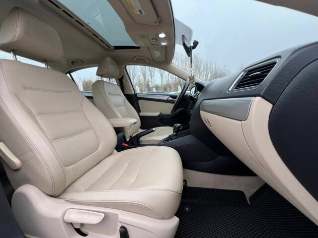 Белый Фольксваген Джетта, объемом двигателя 2.5 л и пробегом 162 тыс. км за 8500 $, фото 13 на Automoto.ua