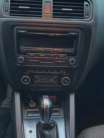 Білий Фольксваген Джетта, об'ємом двигуна 1.39 л та пробігом 261 тис. км за 9300 $, фото 13 на Automoto.ua