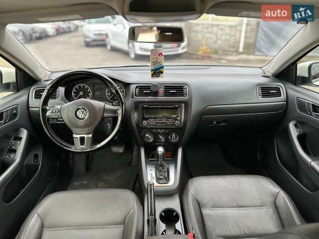 Белый Фольксваген Джетта, объемом двигателя 2.5 л и пробегом 265 тыс. км за 8590 $, фото 16 на Automoto.ua