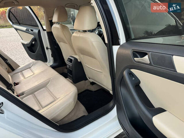 Фольксваген Джетта 2012 в Виннице на Automoto.ua Белый Фольксваген Джетта, объемом двигателя 2.48 л и пробегом 199 тыс. км за 8500 $, фото 38 на Automoto.ua