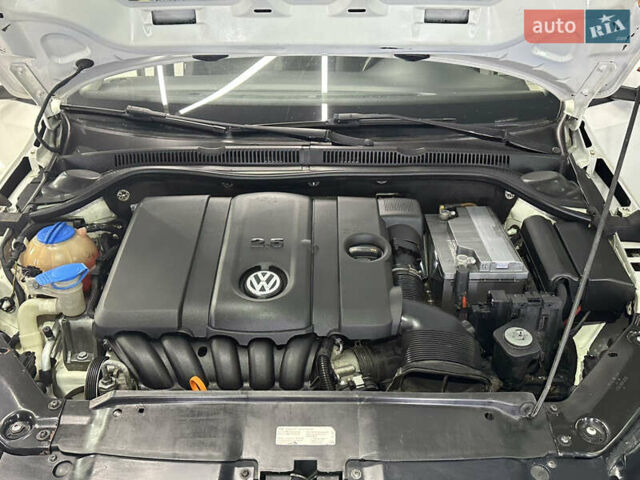 Белый Фольксваген Джетта, объемом двигателя 2.5 л и пробегом 252 тыс. км за 7700 $, фото 6 на Automoto.ua