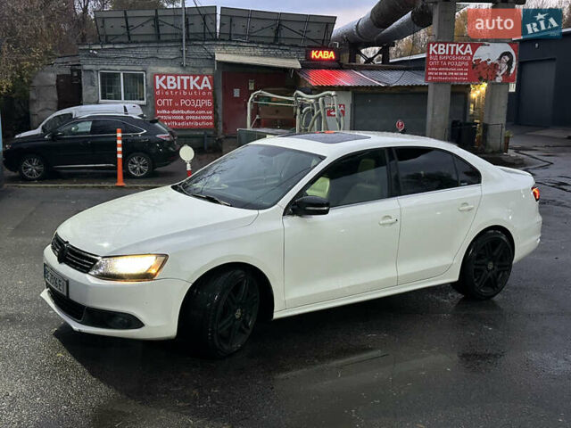 Фольксваген Джетта 2013 в Киеве на Automoto.ua Белый Фольксваген Джетта, объемом двигателя 2.48 л и пробегом 230 тыс. км за 7000 $, фото 2 на Automoto.ua