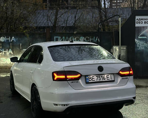 Фольксваген Джетта 2013 в Киеве на Automoto.ua Белый Фольксваген Джетта, объемом двигателя 2.48 л и пробегом 230 тыс. км за 7000 $, фото 4 на Automoto.ua