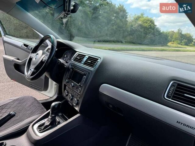 Белый Фольксваген Джетта, объемом двигателя 1.4 л и пробегом 242 тыс. км за 7900 $, фото 26 на Automoto.ua