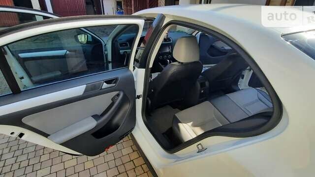 Белый Фольксваген Джетта, объемом двигателя 1.39 л и пробегом 160 тыс. км за 8200 $, фото 5 на Automoto.ua