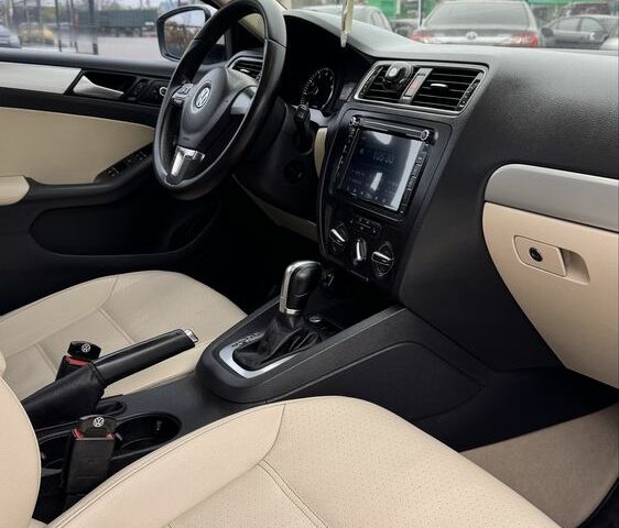 Белый Фольксваген Джетта, объемом двигателя 1.8 л и пробегом 220 тыс. км за 9800 $, фото 16 на Automoto.ua