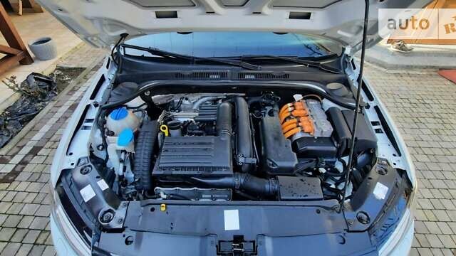 Белый Фольксваген Джетта, объемом двигателя 1.39 л и пробегом 160 тыс. км за 8200 $, фото 21 на Automoto.ua