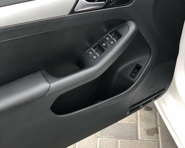 Белый Фольксваген Джетта, объемом двигателя 1.8 л и пробегом 227 тыс. км за 8200 $, фото 12 на Automoto.ua