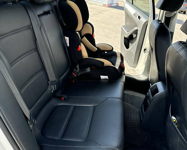 Белый Фольксваген Джетта, объемом двигателя 2.48 л и пробегом 230 тыс. км за 9700 $, фото 20 на Automoto.ua