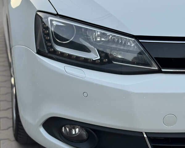 Белый Фольксваген Джетта, объемом двигателя 1.4 л и пробегом 243 тыс. км за 10999 $, фото 22 на Automoto.ua